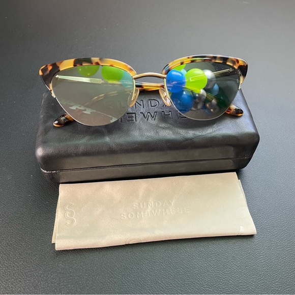 Sunday Somewhere Pixie Sunglasses - Picture 3 of 6